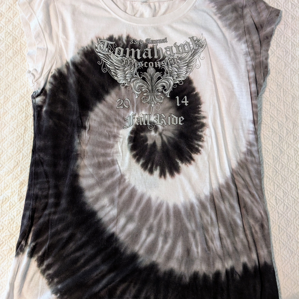 Black and White Graphic Short Sleeve Tee